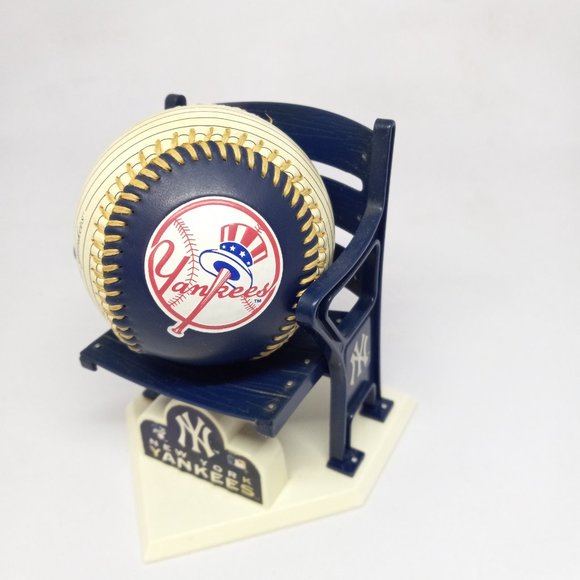 MLB  New York Yankees Memorabilia Set - Stadium Replica - Clock - Miniatures - Picture 4 of 9